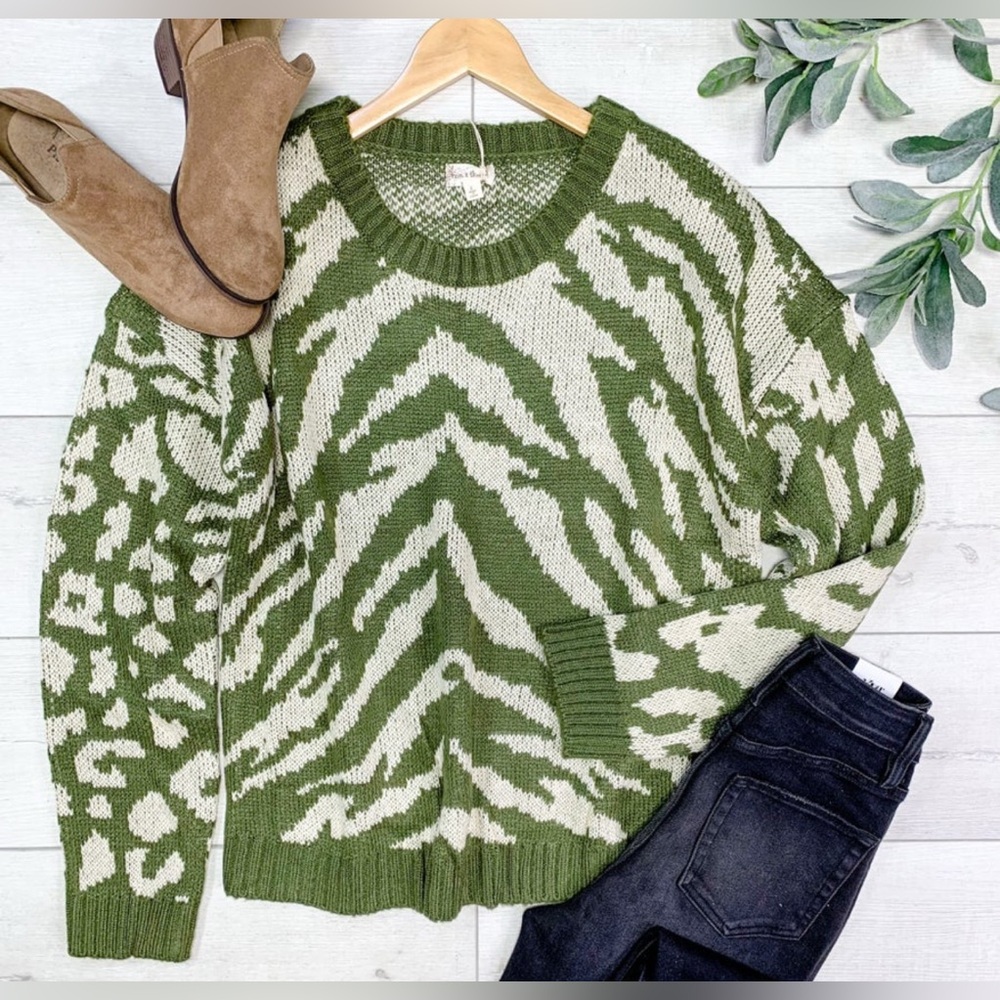 Hem & Thread Crew Neck Sweater with Bold Pattern
